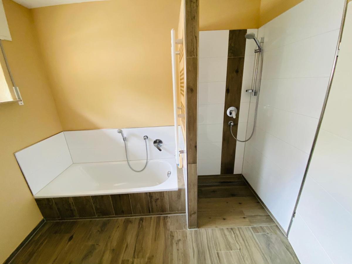 Generous Apartment I 7 Beds I 110 Sqm I Fast Internet พาเดอร์บอร์น ภายนอก รูปภาพ