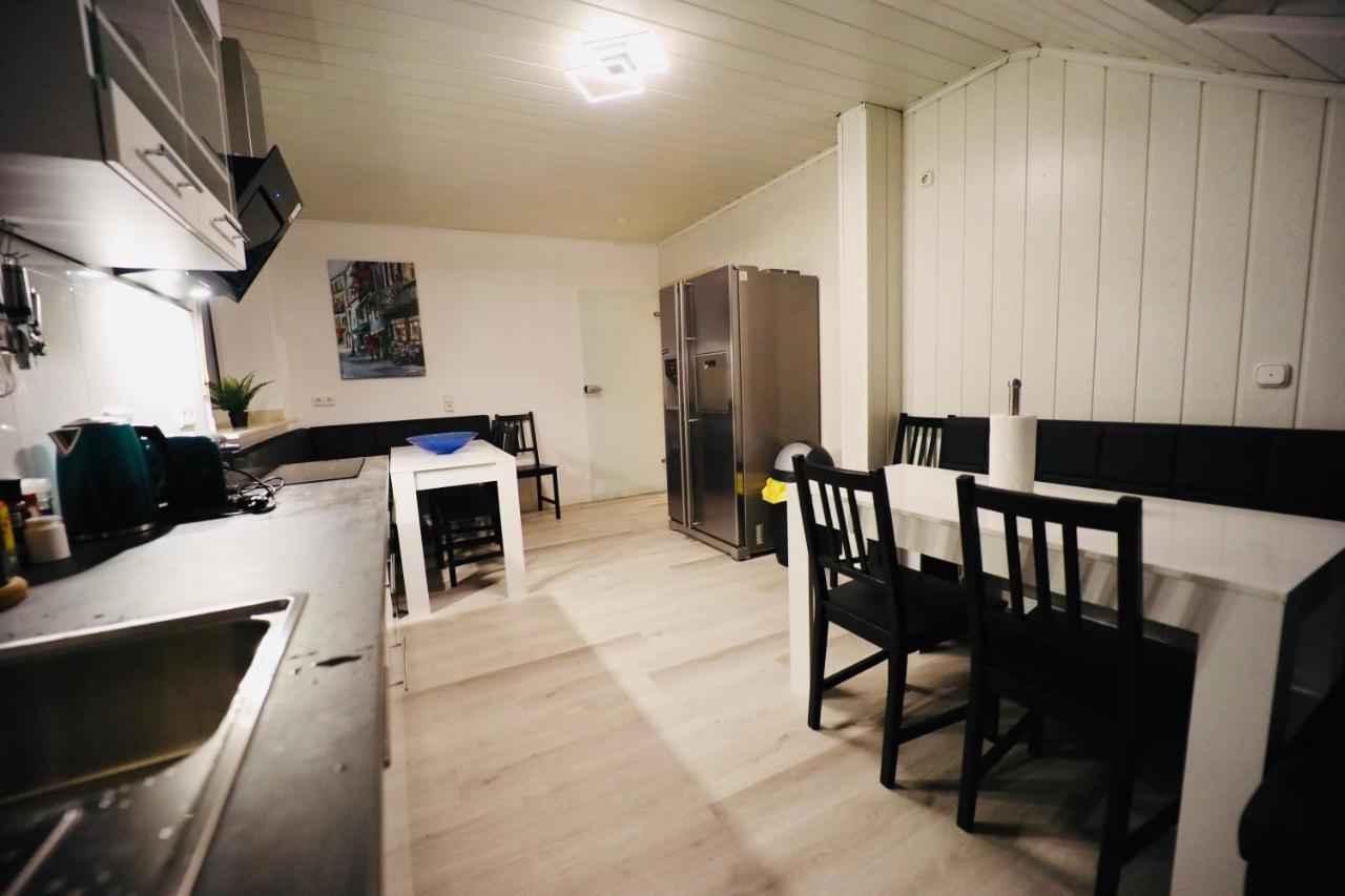Generous Apartment I 7 Beds I 110 Sqm I Fast Internet พาเดอร์บอร์น ภายนอก รูปภาพ