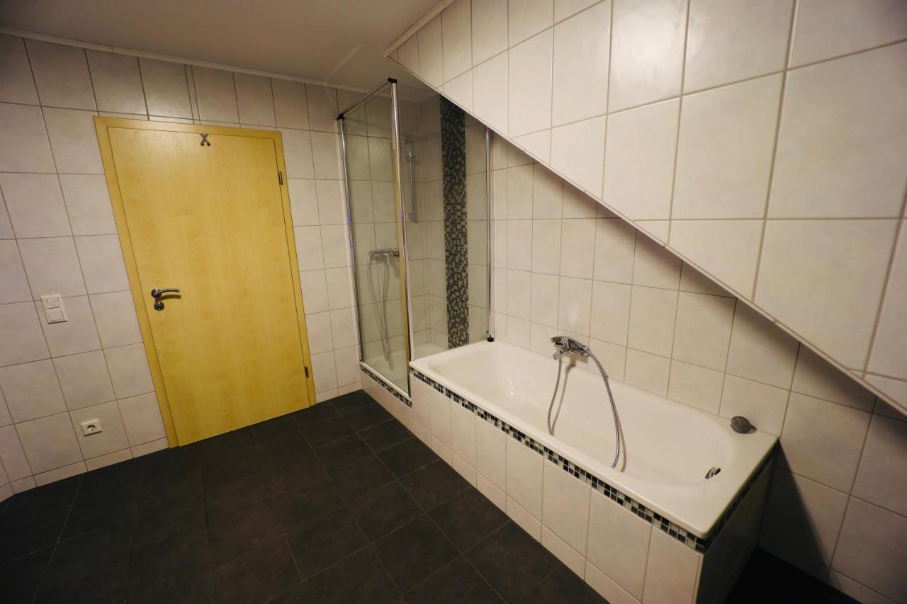 Generous Apartment I 7 Beds I 110 Sqm I Fast Internet พาเดอร์บอร์น ภายนอก รูปภาพ