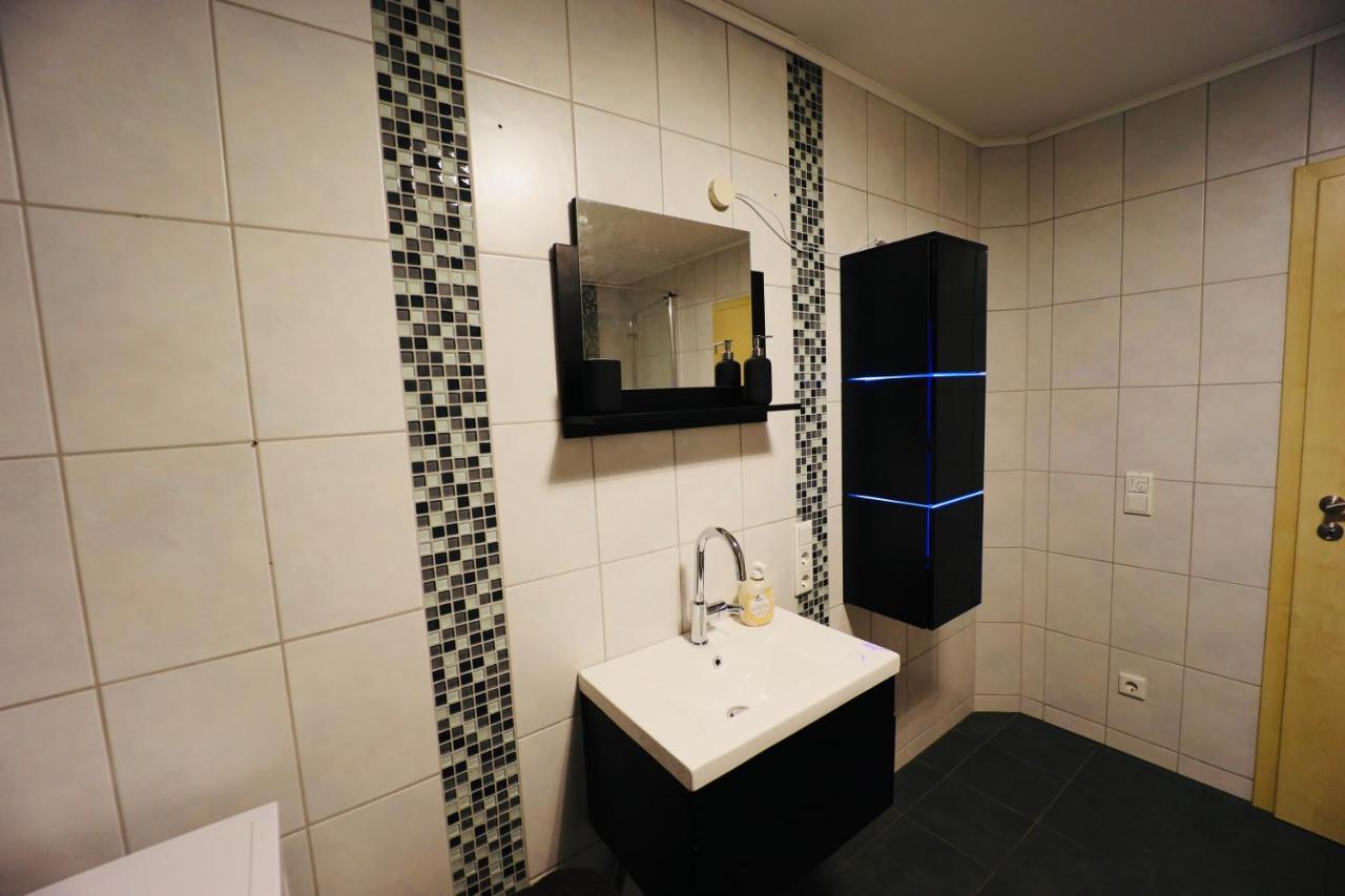Generous Apartment I 7 Beds I 110 Sqm I Fast Internet พาเดอร์บอร์น ภายนอก รูปภาพ